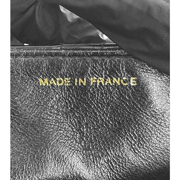 CHANEL Black Patent Matelassé Shoulder Bag C-A16281 - Picture 8 of 11